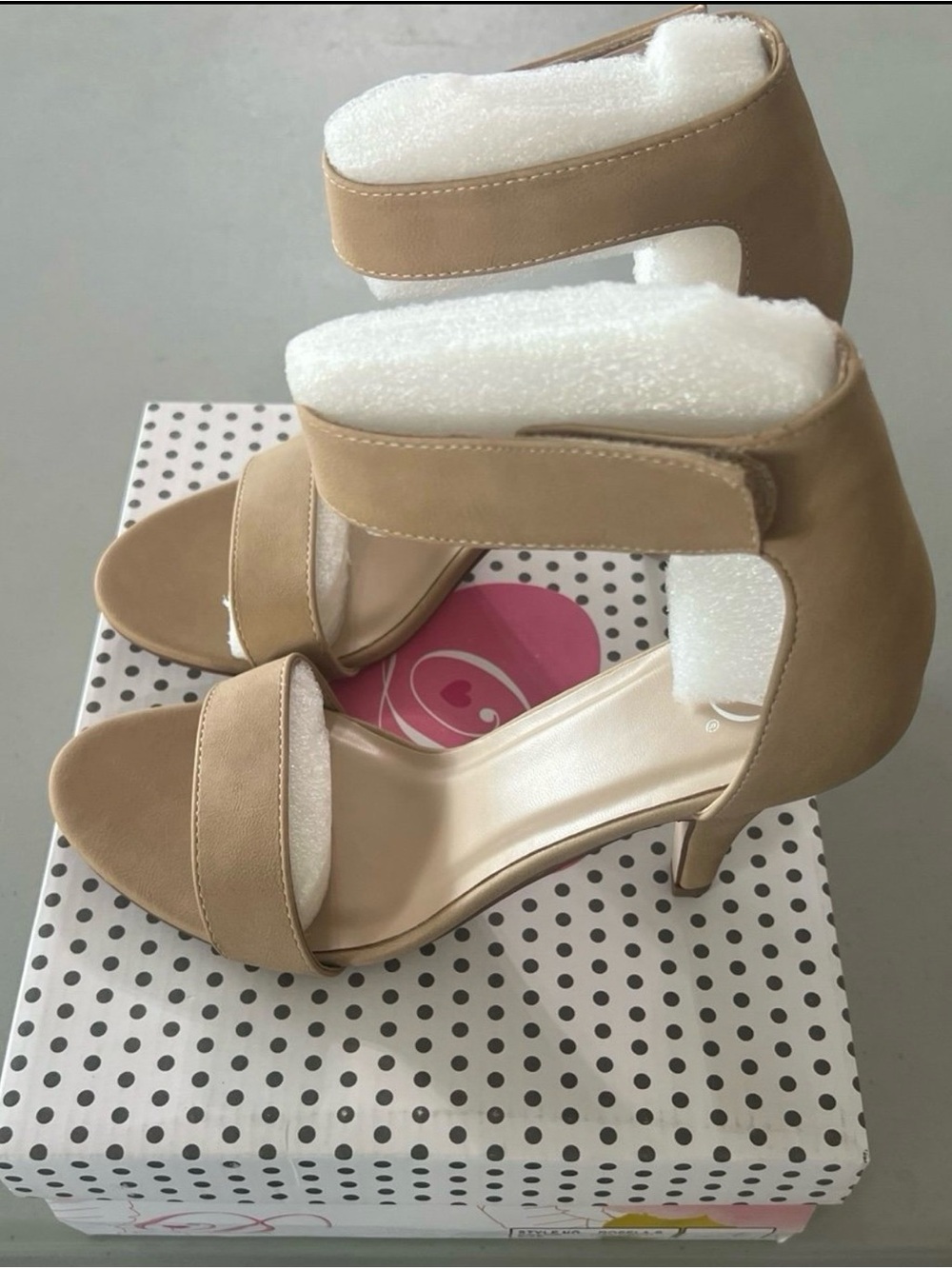 Women’s Tan Open-Toe Ankle Strap Heels Shoes Size 9 - Picture 2 of 5